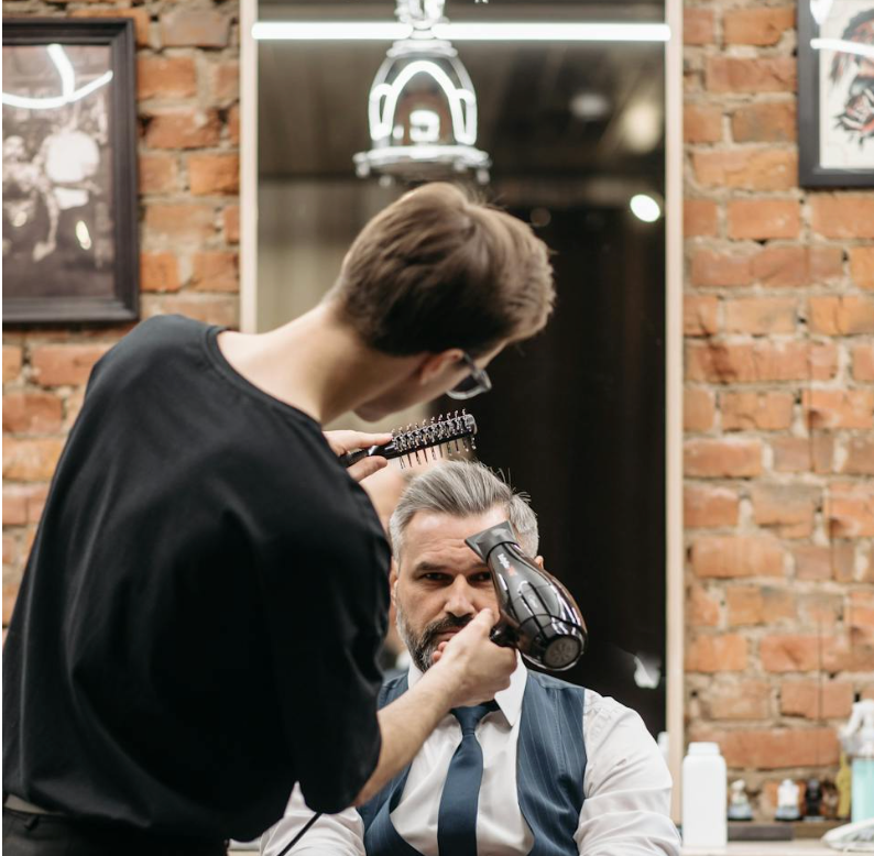 3 erreurs à éviter quand on commence à perdre ses cheveux